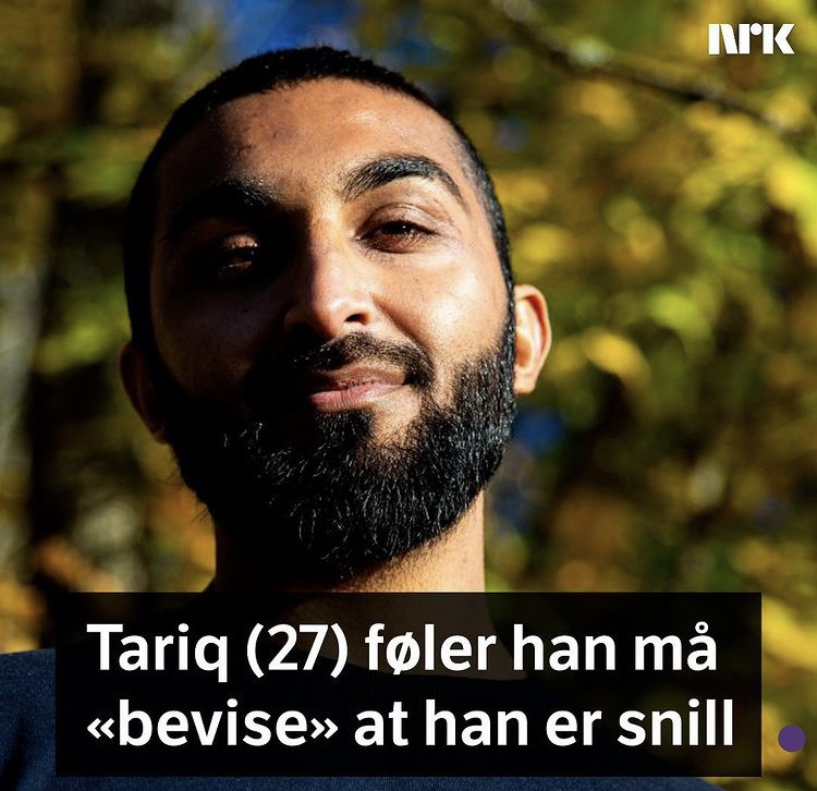 Et bilde av Tariq Ashad som smiler og ser tankefull ut. Han har mørkt hår og skjegg.